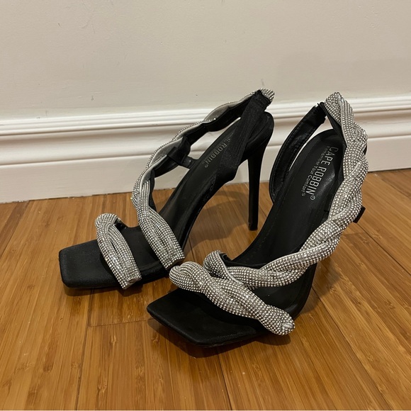 CAPE ROBBIN // Tuwe Heels - Picture 3 of 4